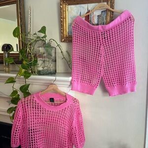 Stylish Pink Mesh Knit Capris Set